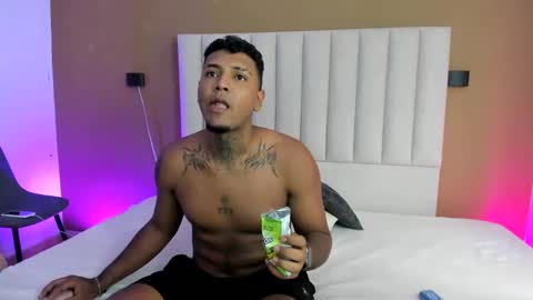 Axell online show from April 19, 1:12 pm