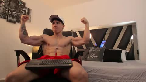 axelmartinezz online show from February 18, 8:30 pm