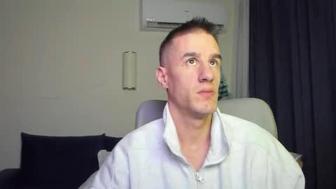 Axl online show from January 14, 2:30 am