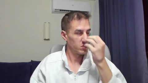 Axl online show from January 8, 2:39 am