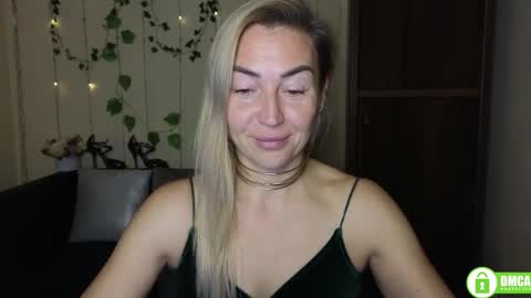 Jully online show from November 4, 6:42 pm