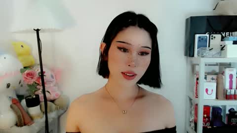 AYAHOSHILOVESYOU online show from February 9, 8:40 am