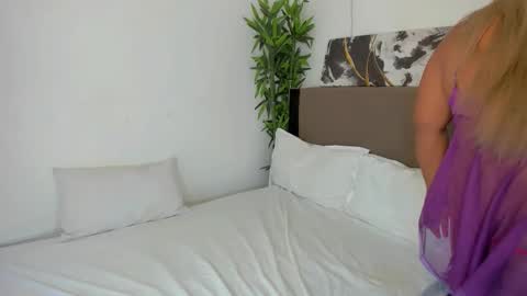 AYESHA online show from March 11, 2:20 pm