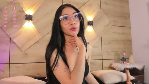 ayllin  online show from October 16, 8:29 pm