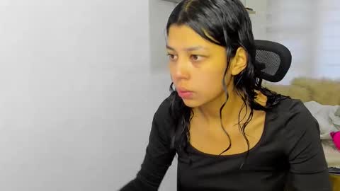 Snapshot of aysha_winxx chatting on October 21, 11:26 am aysha_winxx online show from October 21, 11:26 am