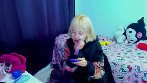 Azu Moure online show from March 2, 4:17 am