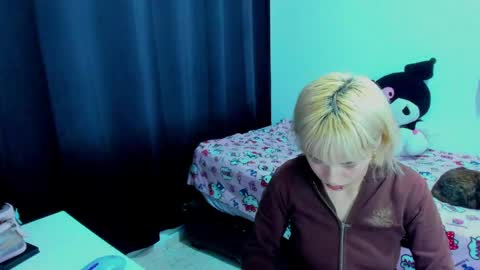 Azu Moure online show from March 17, 12:59 am