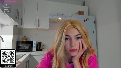 Elizabeth online show from December 14, 10:32 am