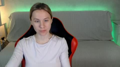 baby_kitte online show from May 6, 3:01 am