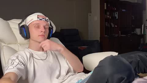 Big cock boy online show from December 11, 11:54 pm