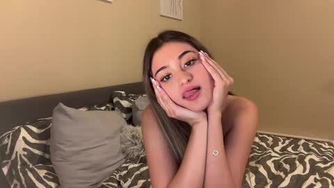 Mia online show from January 24, 7:51 am