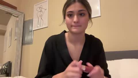 Mia online show from February 23, 9:44 am