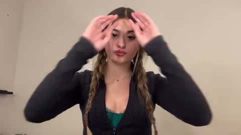 Mia online show from January 17, 4:17 am