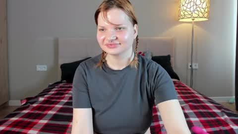 babyyulli online show from April 9, 4:49 am