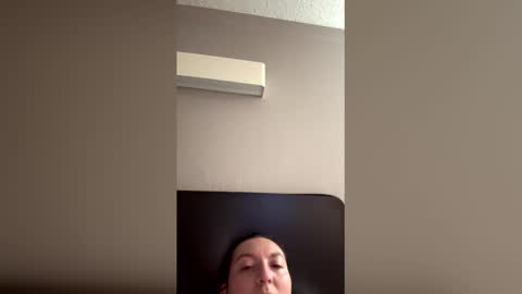 baddiehott95 online show from April 17, 7:38 pm