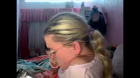 baddieprettypussy online show from March 12, 5:27 pm