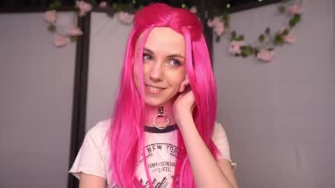 Molly  links in bio online show from July 28, 7:39 pm