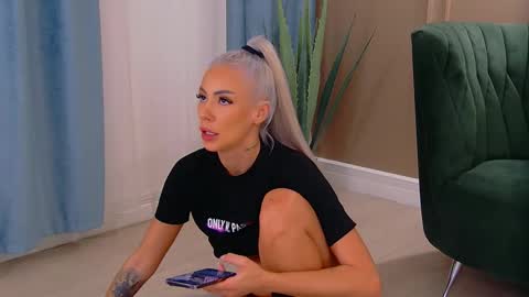 Snapshot of bailey_rush chatting on October 10, 4:46 pm bailey_rush online show from October 10, 4:46 pm