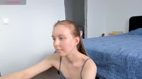 Kira online show from May 10, 1:28 pm