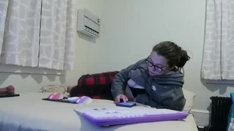 bambiboo8113 online show from December 4, 6:13 am