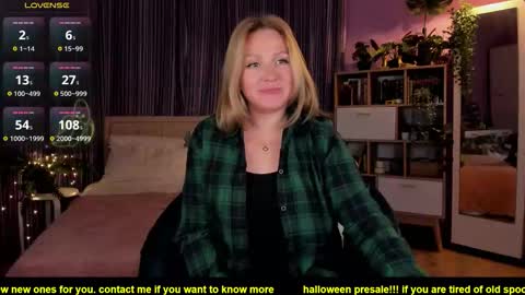 Snapshot of bananarum chatting on October 17, 2:32 pm Allie online show from October 17, 2:32 pm