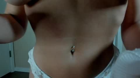 Emi online show from April 16, 9:39 pm