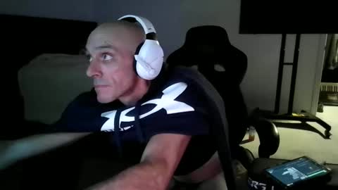 Snapshot of barryblackgun chatting on March 3, 11:33 am barryblackgun online show from March 3, 11:33 am