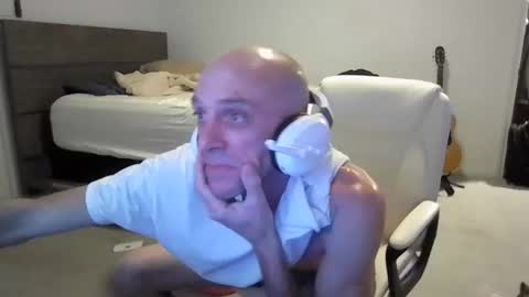 Snapshot of barryblackgun chatting on March 2, 5:23 am barryblackgun online show from March 2, 5:23 am