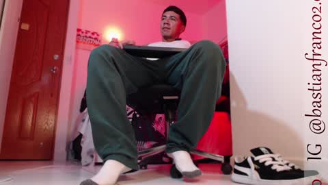 Bastian Independent Model online show from December 10, 3:30 am