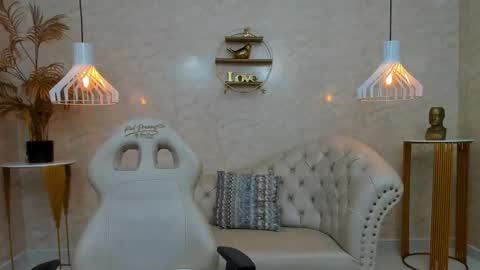 Snapshot of bbwcindyy chatting on October 9, 3:50 pm BBW Cindyy online show from October 9, 3:50 pm