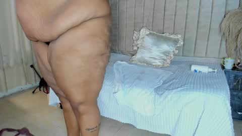 Bbwlatina01 online show from May 22, 9:21 pm