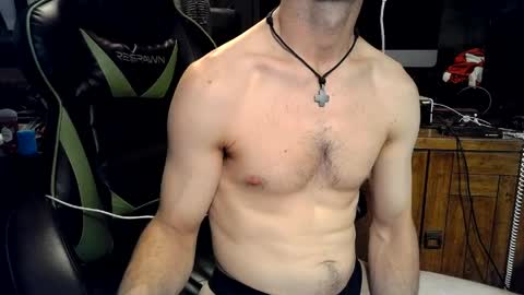 bchillin28 online show from April 17, 2:36 am