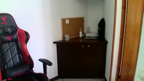 Snapshot of bcndan chatting on December 5, 11:55 am bcndan online show from December 5, 11:55 am