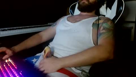 Snapshot of beardbellyandtattoos chatting on October 26, 2:01 am Beard Belly and Tattoos online show from October 26, 2:01 am
