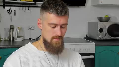 Snapshot of bearded_legend chatting on September 24, 3:57 am Zeus online show from September 24, 3:57 am