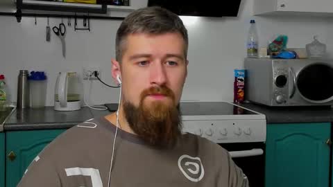 Snapshot of bearded_legend chatting on October 6, 1:12 am Zeus online show from October 6, 1:12 am