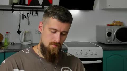 Snapshot of bearded_legend chatting on September 12, 11:40 pm Zeus online show from September 12, 11:40 pm