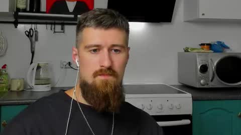 Snapshot of bearded_legend chatting on September 10, 11:50 pm Zeus online show from September 10, 11:50 pm