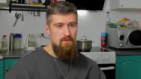 Snapshot of bearded_legend chatting on October 7, 9:33 pm Zeus online show from October 7, 9:33 pm