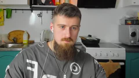 Snapshot of bearded_legend chatting on January 23, 9:18 pm Zeus online show from January 23, 9:18 pm