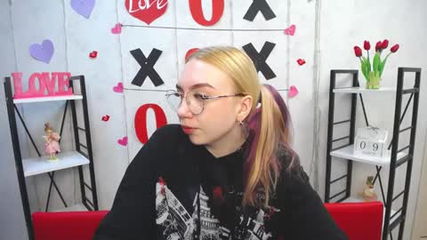 Snapshot of beatriceflyy chatting on March 10, 9:45 am BeatriceFlyy online show from March 10, 9:45 am