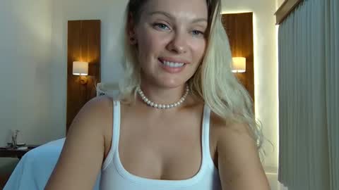 Snapshot of beautifulkollettee chatting on October 21, 4:28 am Beautifulkollette online show from October 21, 4:28 am