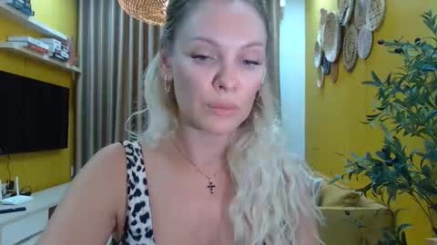 Snapshot of beautifulkollettee chatting on September 18, 11:47 am Beautifulkollette online show from September 18, 11:47 am