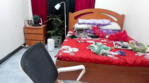 Queen Angela online show from January 1, 5:43 am