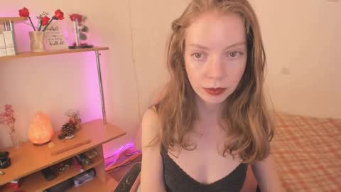Snapshot of beautyeliise chatting on September 19, 1:59 pm Eliise online show from September 19, 1:59 pm