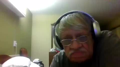 Snapshot of beautytomyeyes chatting on October 10, 12:49 am beautytomyeyes online show from October 10, 12:49 am