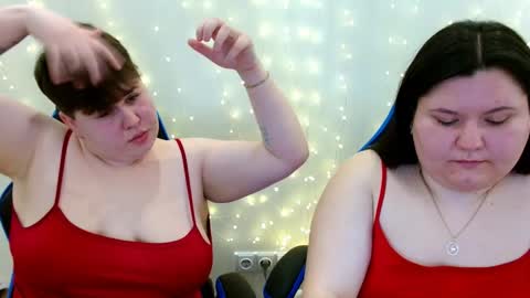 BeckyAndEllen online show from February 7, 11:57 am