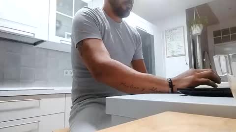 beerman198710 online show from October 27, 4:34 am