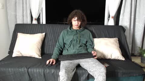 independent model online show from January 17, 4:17 am