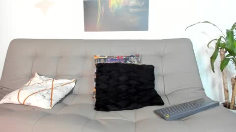 independent model online show from February 27, 2:46 am